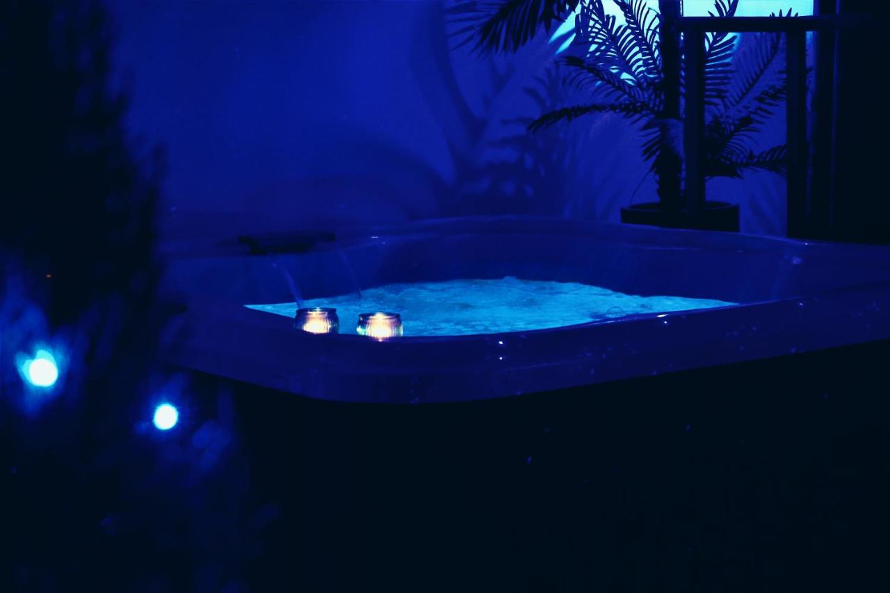 7 - ALBEDO - PERNOTTO CON SPA COMPLETO E COLAZIONE COPPIA (OPERA IN BIANCO - PURIFICAZIONE)